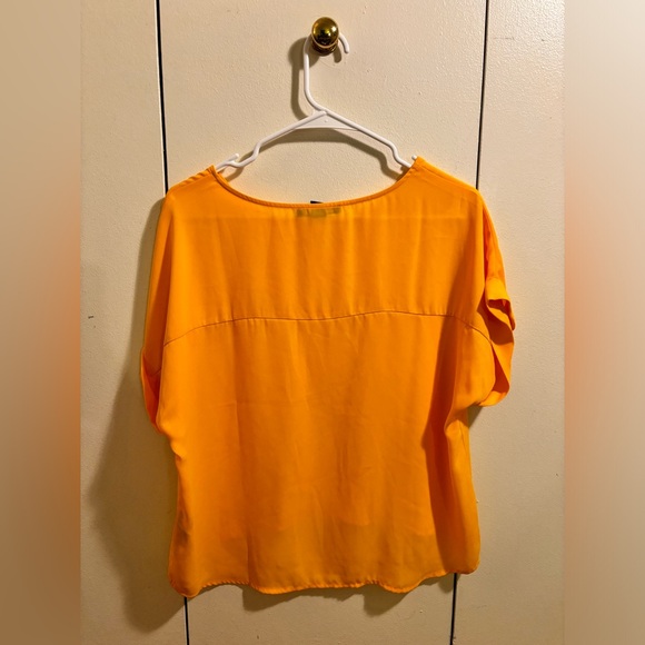 Forever 21 Yellow Top Size Medium - Picture 2 of 5